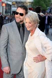 Mirren, Crowe share a kiss at State of Play’s London premiere