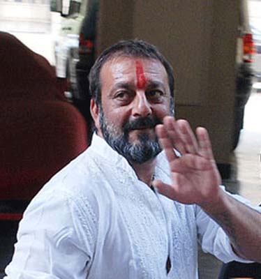 Sanjay Dutt woos Muslim clerics in Lucknow