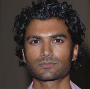 I don't want to do song-and-dance film: Sendhil Ramamurthy