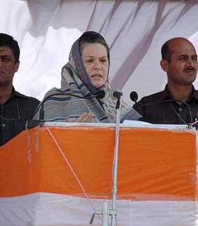Advani can’t take decisions on his own: Sonia Gandhi