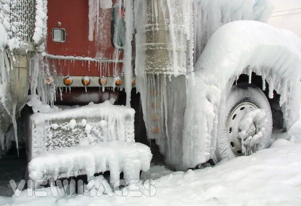 Security personnel rescue stranded passengers in snow-hit Himachal