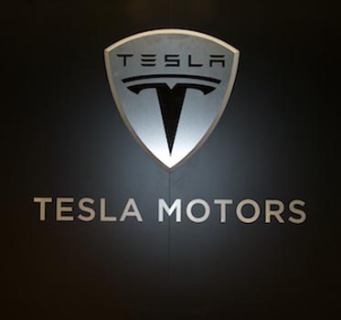 Tesla gives up patents to 'open source movement'