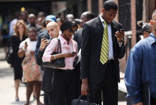 US jobless claims falls by 9,000