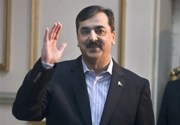 Pakistanis celebrate reinstatement of deposed Chief Justice Chaudhry, other judges