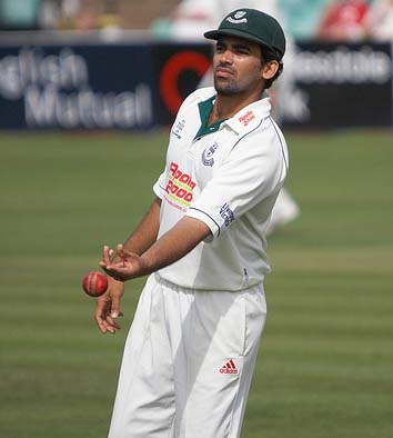 Zaheer's fiery five wicket haul puts India on top in Basin Reserve Test