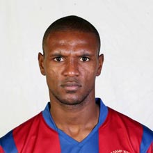 Barcelona defender Abidal out of action for two months 