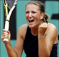 Azarenka breaks through with Miami title win over Williams 