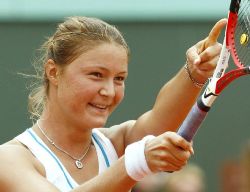 Safina wins big as number one - Dementieva rebounds