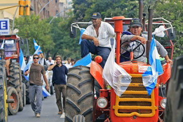 Argentine farmers extend protest, call for dialogue with government