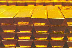 Customers wary as gold touches record high