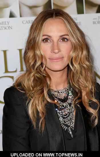 Julia Roberts at the ‘Fireflies in the Garden’ Los Angeles Premiere Julia Roberts at the ‘Fireflies in the Garden’ Los Angeles Premiere