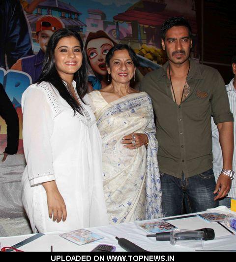 Kajol-Tanuja-Ajay%20Devgan.jpg