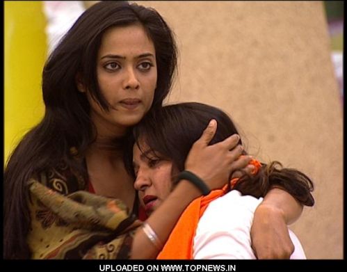Bigg Boss 4 Dolly Fainted And Remains Unconscious In Bigg Boss House