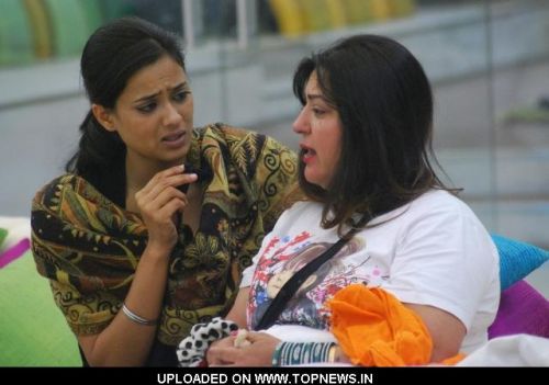 Bigg Boss 4 Dolly Fainted And Remains Unconscious In Bigg Boss House