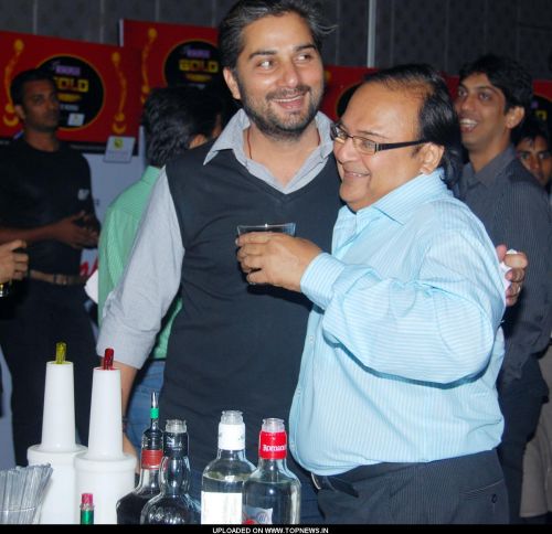 https://www.topnews.in/files/images/Varun%20Badola%20And%20Rakesh%20Bedi.preview.JPG