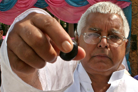 Lalu Yadav to tell Railways' success story in Singapore, Malaysia