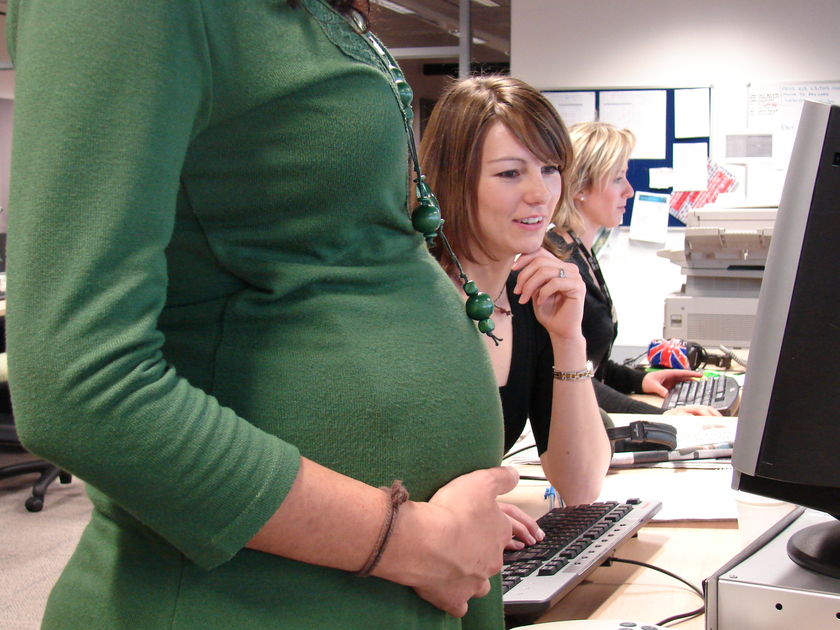 Brussels calls for longer, better-paid maternity leave 