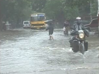 Heavy rainfall disrupts normal life in Mumbai