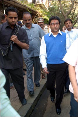 Maharashtra remains tense even after bail to Thackeray