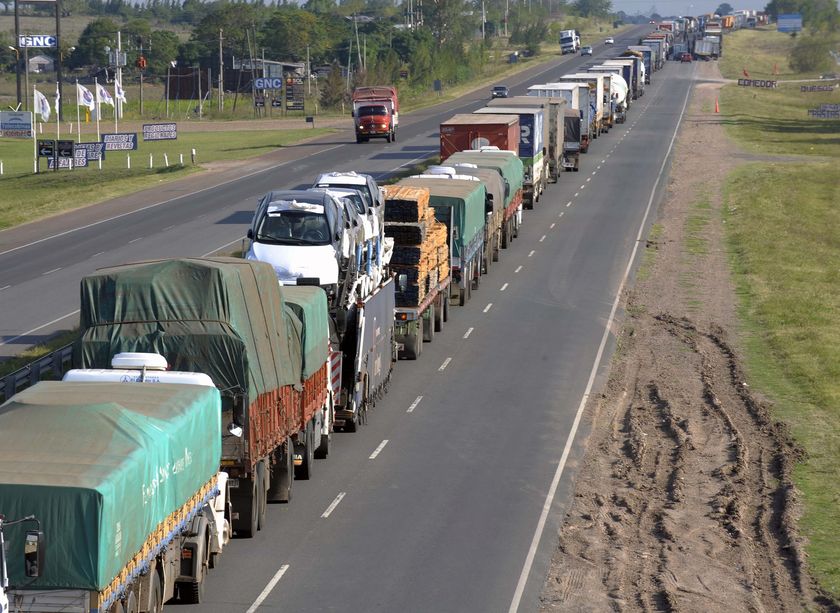 Road blockades provoke supply problems in Argentina