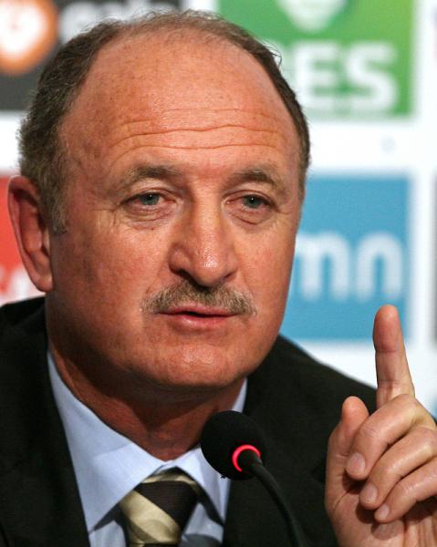 Chelsea boss Scolari hits out at Terry dismissal 