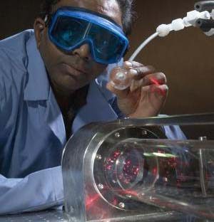 New sensor detects bombs by sniffing out explosive vapors