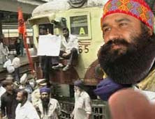 Violence erupts in Mumbai as Sikhs protest killing by Dera chief’s guard