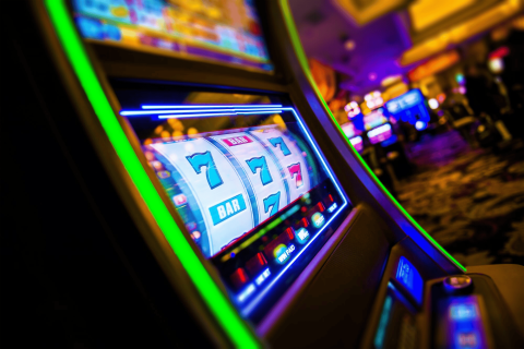 How to Trick a Slot Machine to Win (The Real Guide)