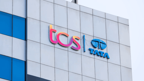 TCS, Tech Mahindra, Max Healthcare, Axis Bank, HCL Tech Share Price Jumps on NSE; Gold Prices at ATH