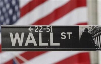 US stocks extend monthly gains amid signs of economic progress 
